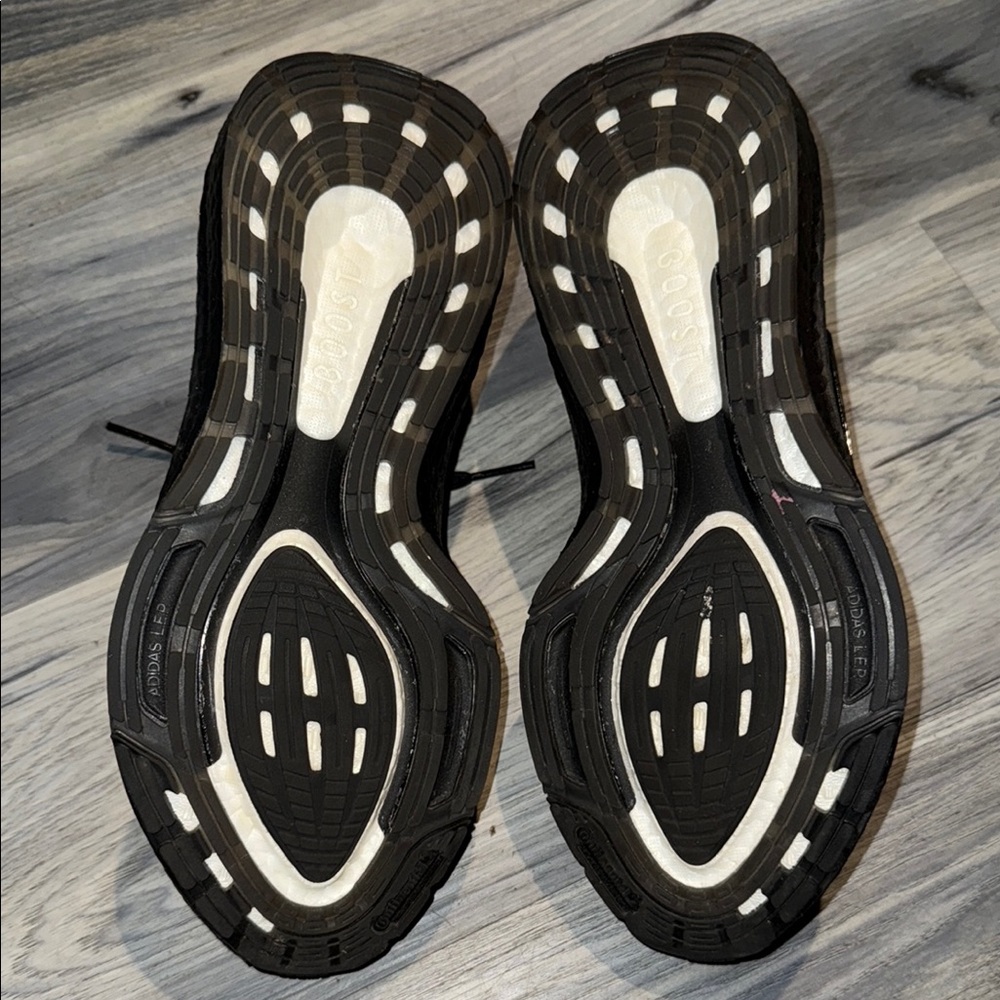 Adidas Black Sneakers Modern Athletic Design View 4